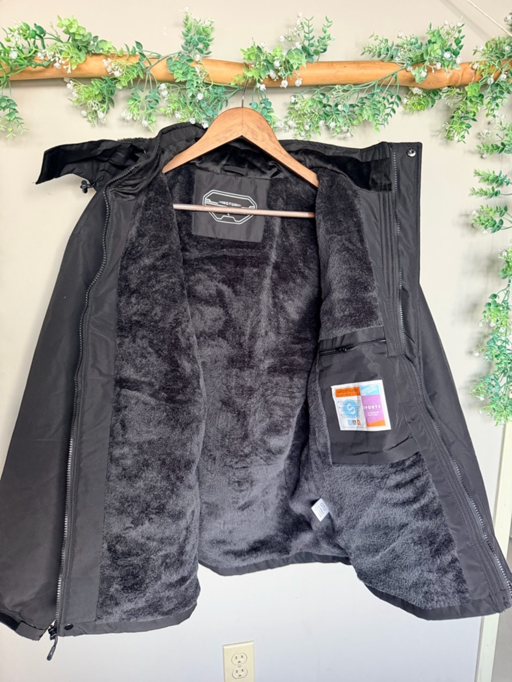 Waterproof Hooded Fleece Lined Black Jacket Size L - Picture 4 of 6